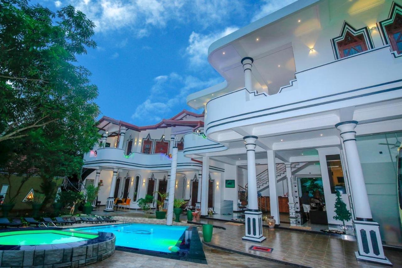 Hotel River Front Тисамахарама Екстериор снимка