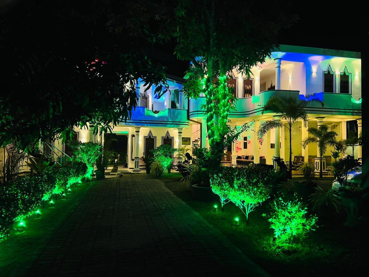 Hotel River Front Тисамахарама Екстериор снимка