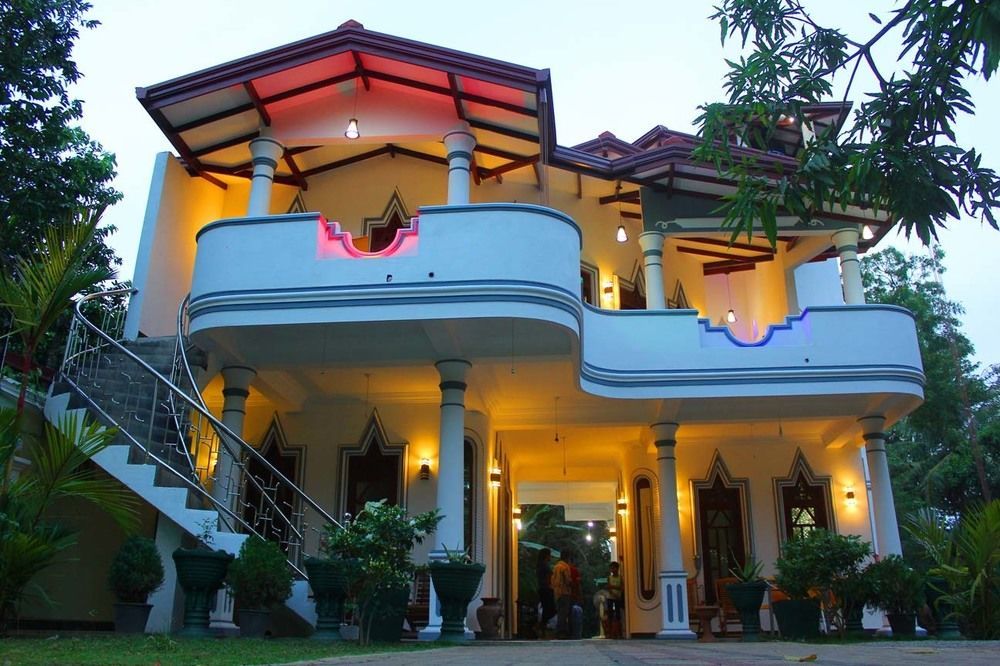 Hotel River Front Тисамахарама Екстериор снимка