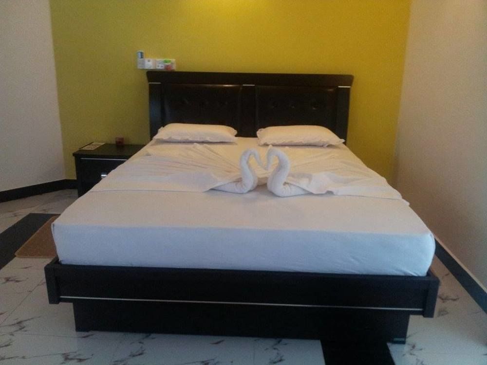 Hotel River Front Тисамахарама Екстериор снимка