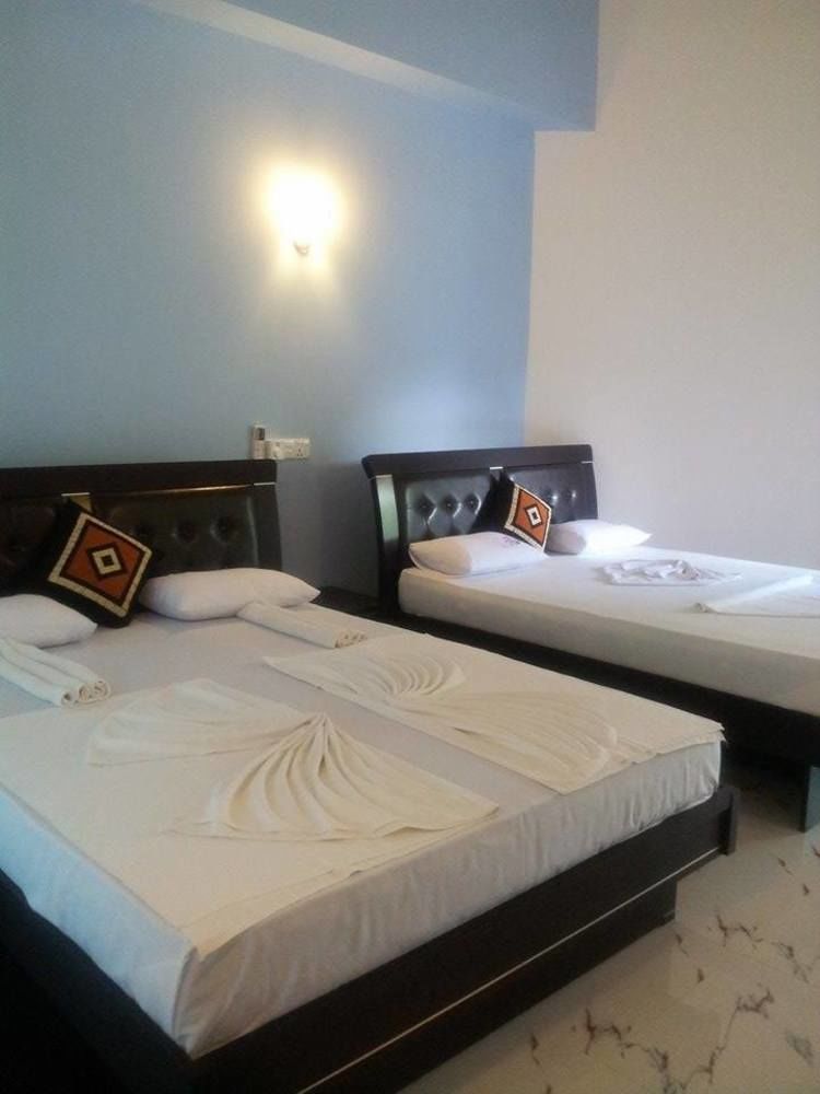 Hotel River Front Тисамахарама Екстериор снимка