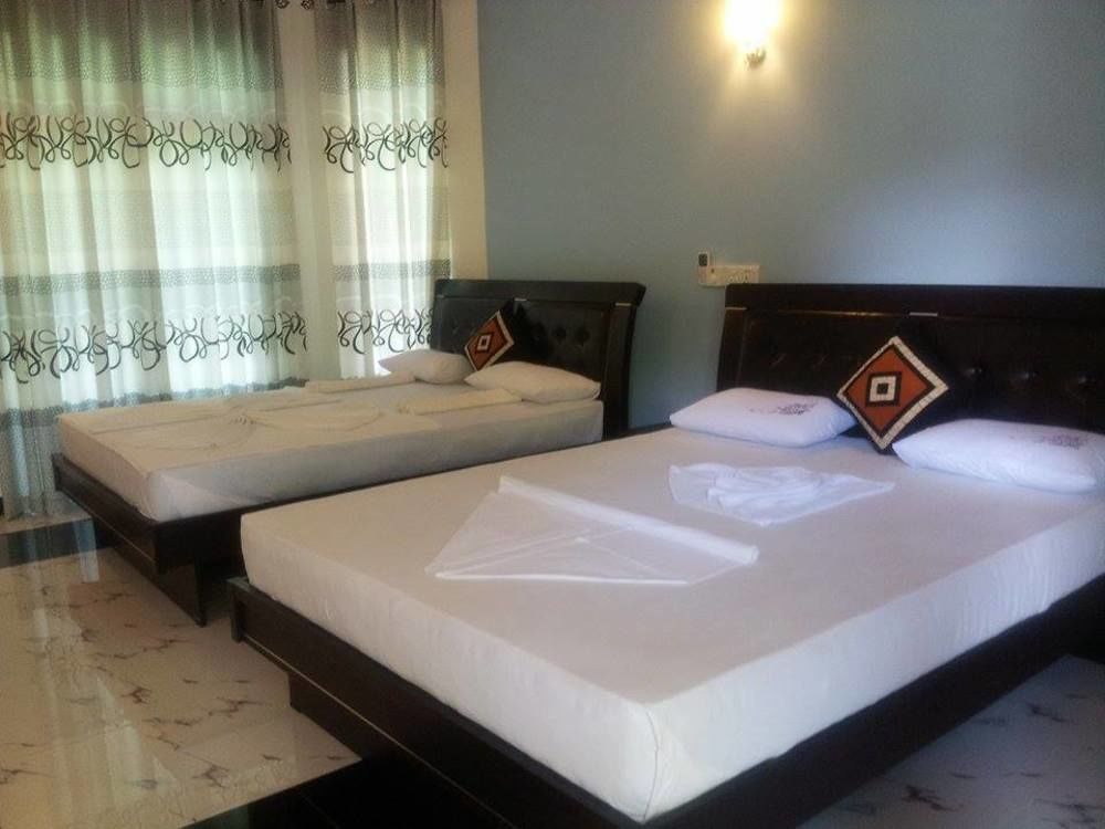 Hotel River Front Тисамахарама Екстериор снимка