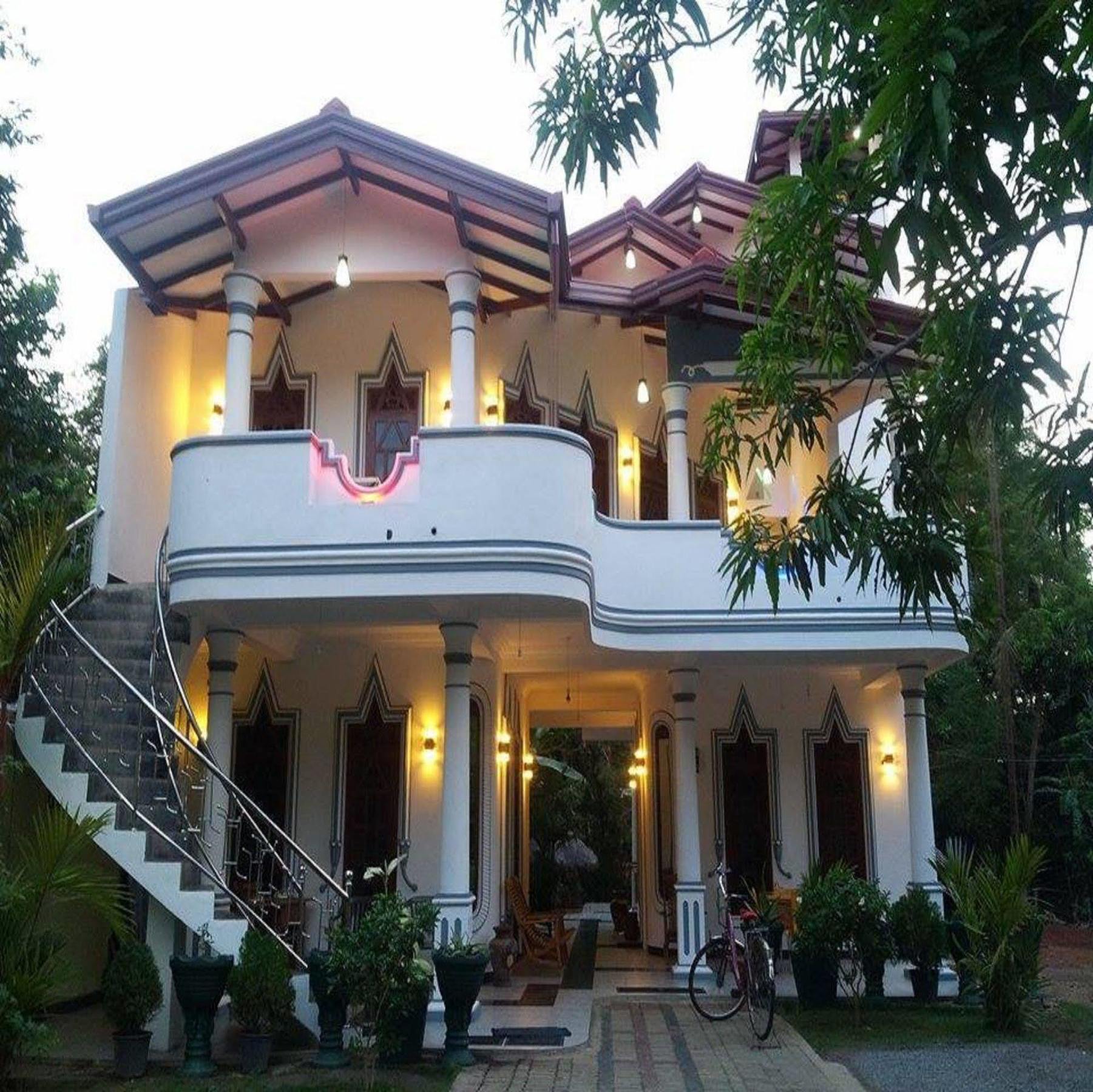 Hotel River Front Тисамахарама Екстериор снимка
