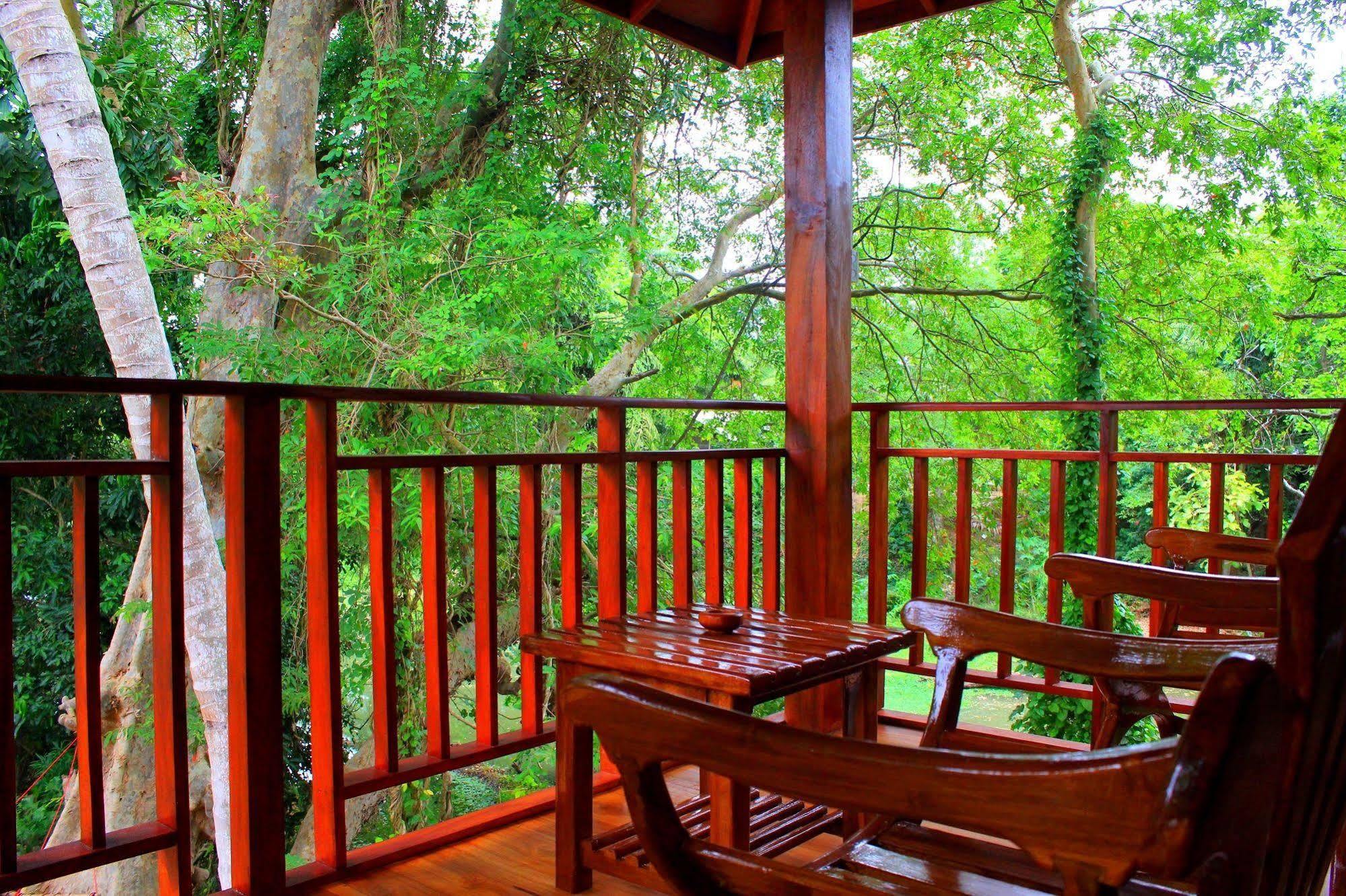 Hotel River Front Тисамахарама Екстериор снимка