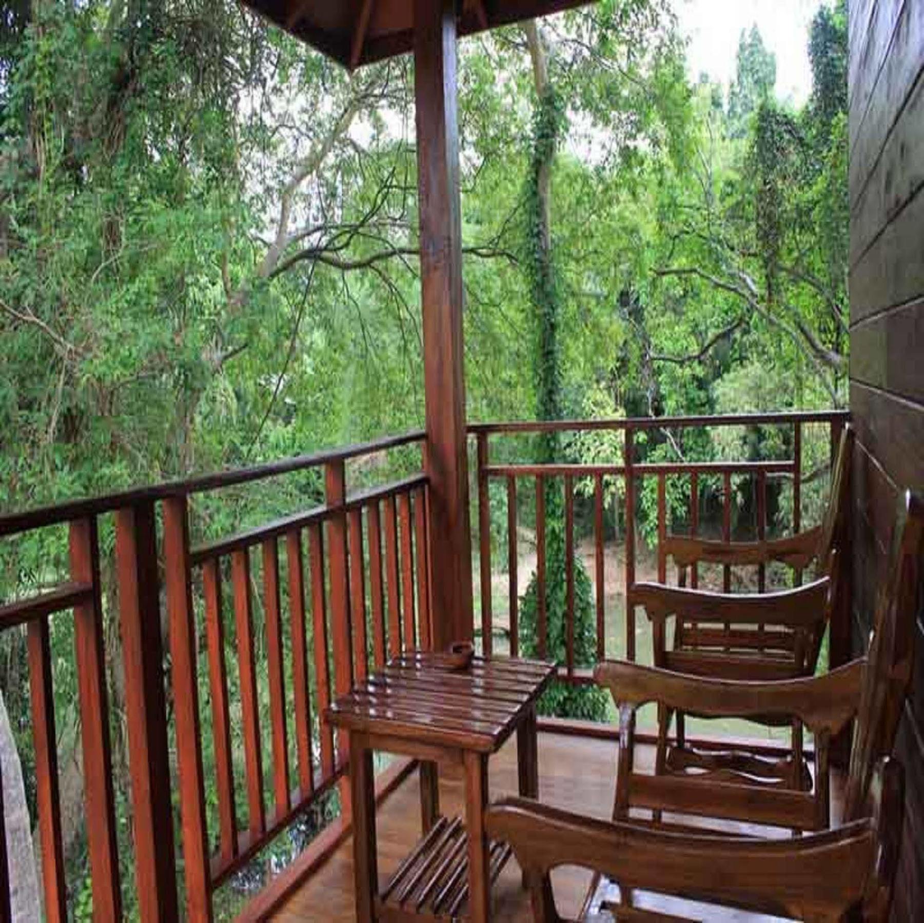 Hotel River Front Тисамахарама Екстериор снимка