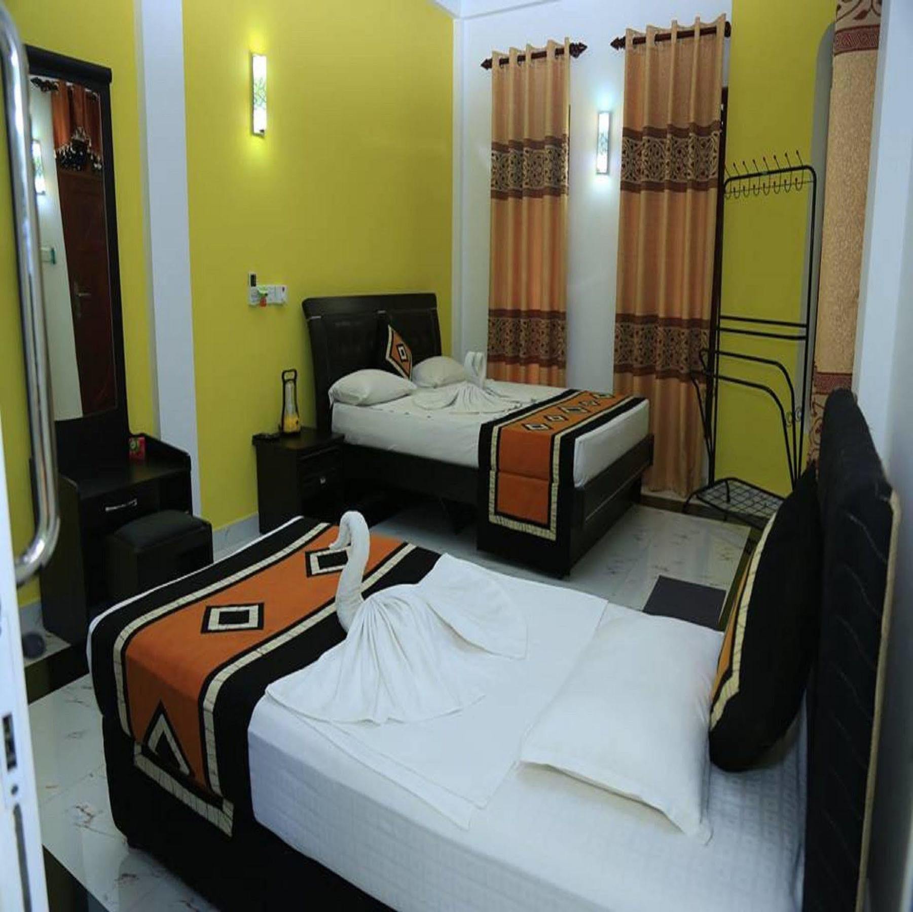 Hotel River Front Тисамахарама Екстериор снимка