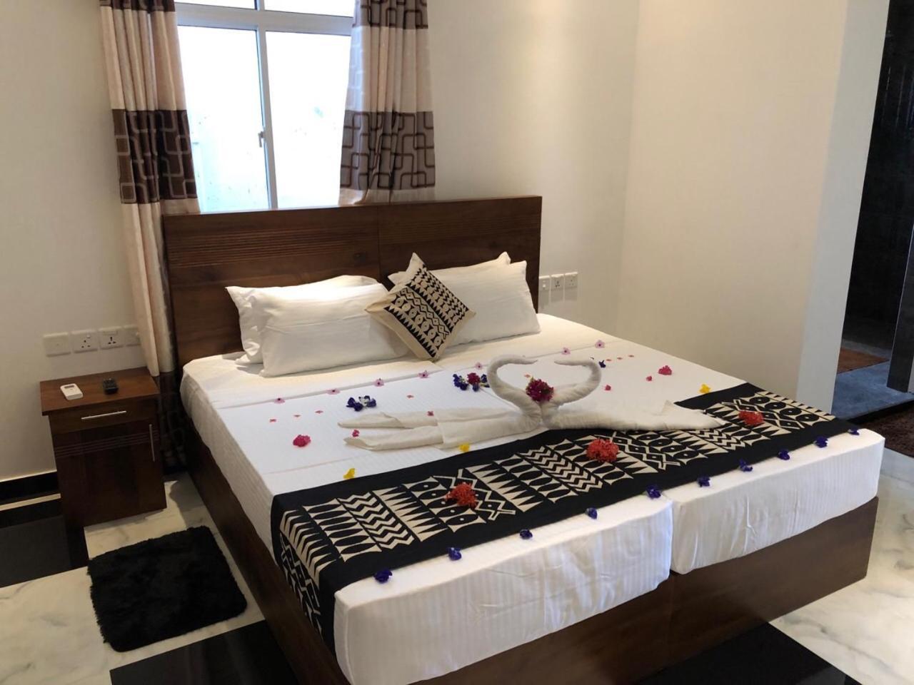 Hotel River Front Тисамахарама Екстериор снимка